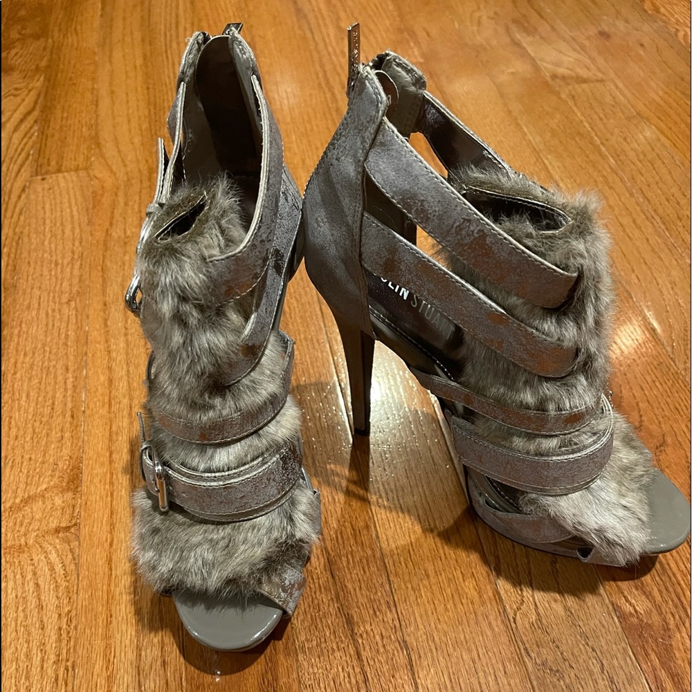 Colin Stuart Fur Trimmed Pumps
